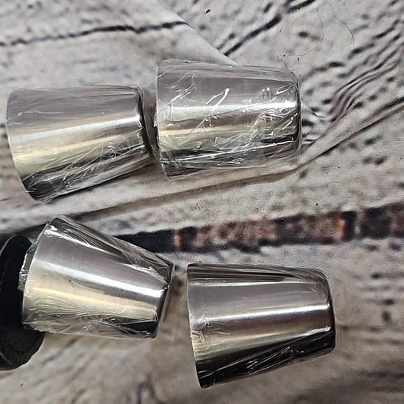 Brooklyn Steel Co. Novelty 64 oz Flask New in Package with shot glasses in case - Picture 3 of 5